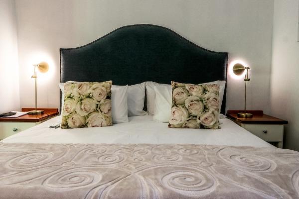 Unit 3 King Bed